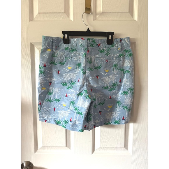 Lands End Mid Rise Shorts‎ Size 12 - Picture 2 of 7